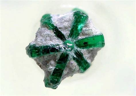 Emerald Trapiche Rocks And Minerals Crystals And Gemstones Rocks