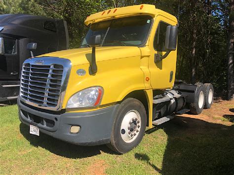 Used 2015 Freightliner Cascadia Tandem Axle Daycab For Sale In Al 4604