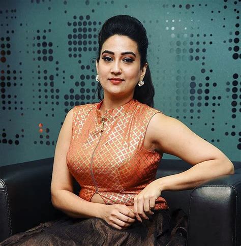 telugu anchor manjusha latest hot sleeveless blouse photos indian filmy actress