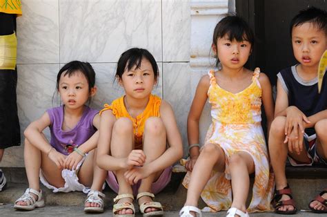 Asian American Chinese Siblings In Chicagos Chinatown Adamba100