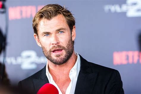Chris Hemsworth Admits Poor Language Skills At Premiere Despite Wife