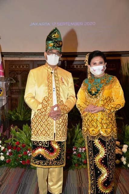 Bangga Menhub Pimpin Apel Gunakan Pakaian Adat Banjar Klik Kalimantan