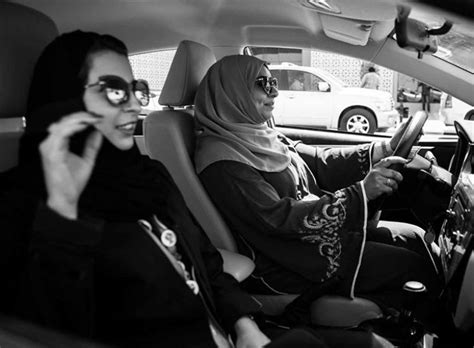 mulheres ganham o direito de dirigir na arábia saudita
