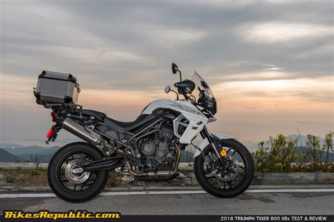 Xcx features plus led lighting, heated seat and handlebars, an extra programmable rider mode, and a few more things. 2018-Triumph-Tiger-800-XRx-1 - MotoMalaya.net - Berita dan ...