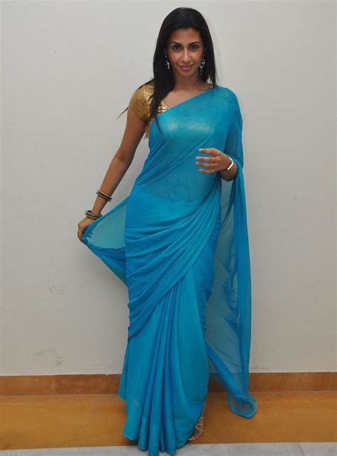 Indian Hot Girl Kannada Actress Gayathri Iyer Stills In Blue Saree