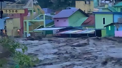 Banjir Bandang Terjang Kampung Warna Warni Di Malang Beberapa Rumah
