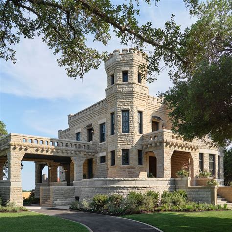 Chip And Joanna Gaines To Auction The Texas Castle They Renovated In ‘fixer Upper The Castle’ Wsj
