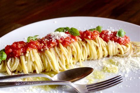 Spaghetti Al Pomodoro With A Twist How To Plate Spaghetti Food