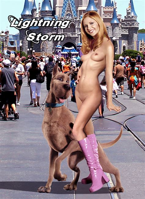 Post Daphne Blake Lightning Storm Sarah Michelle Gellar Scooby Doo Scooby Doo Series