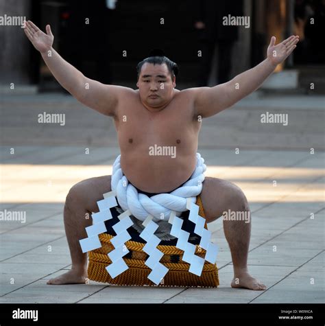 Mongolian Grand Sumo Champion Yokozuna Kakuryu Performs Unryu Style Entering Ceremony For The