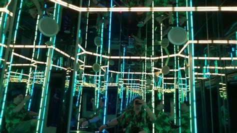 Mirror Room 30 Seconds Of Meow Wolf Youtube