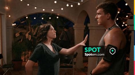 The Sports Armband Nathaniel Plimpton Iii Scott Michael Foster In Crazy Ex Girlfriend S03e01