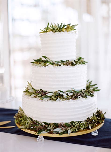 104 White Wedding Cakes That Make The Case For Going Classic Martha