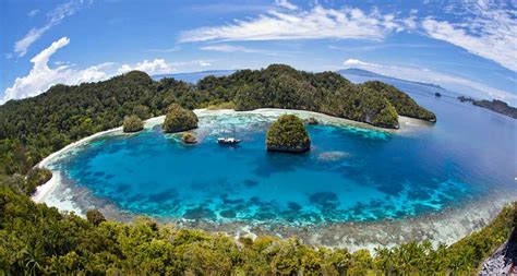 Foto Pemandangan Raja Ampat Papua Romi Gambar