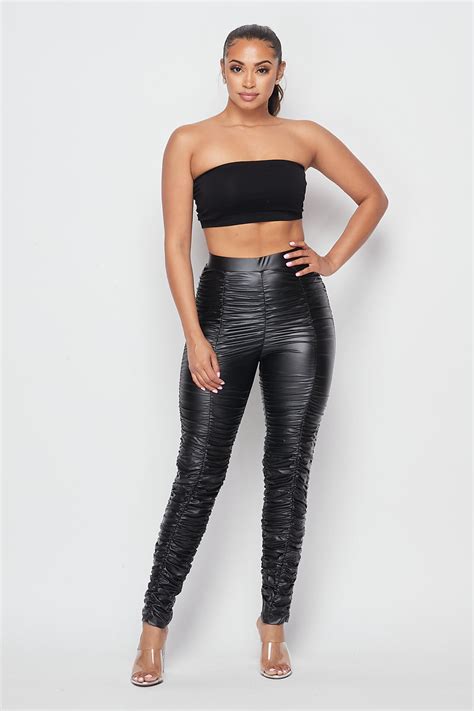 high waisted side scrunch faux leather pants in black