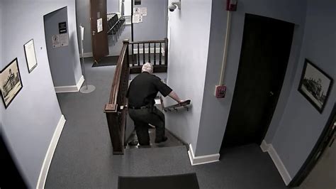 Dramatic Video Shows Suspect Escape Courthouse