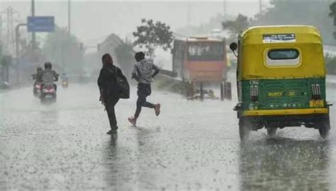 Delhi Ncr Heavy Rain Thunderstorm Lash City Delhiites Welcome