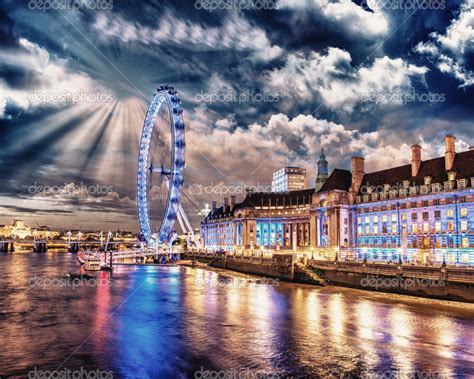 London At Night Thames River With The Eye Panoramic Wheel Stock