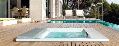 Built In Hot Tubs Provides Luxury And Extra Comfort Homesfeed