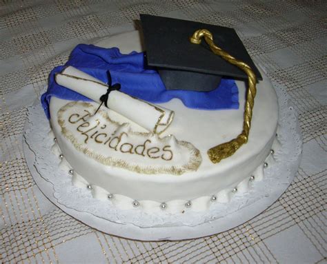 Pin En Tortas De Graduacion