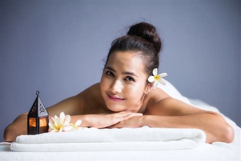 Premium Photo Beautiful Woman Having Oil Massage