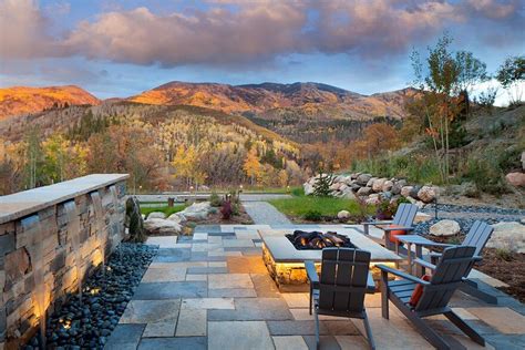 Boulder Ridge Mountain Retreat Featuring Contemporary Elegance