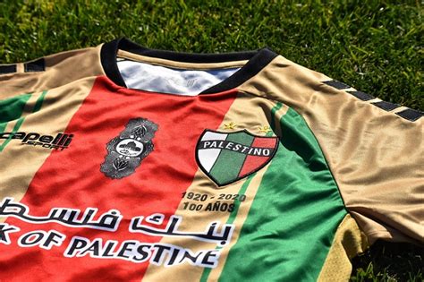 Speedy dog halts game in argentina. Palestino lança camisa especial em homenagem ao centenário