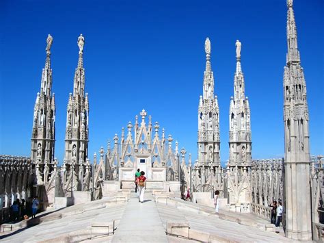 Duomo Di Milano Storia E Segreti Del Monumento Simbolo Della Città