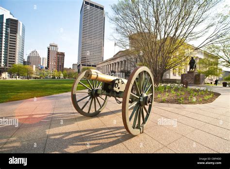Civil War Era Canon On Capitol Square In Columbus Ohio Stock Photo Alamy