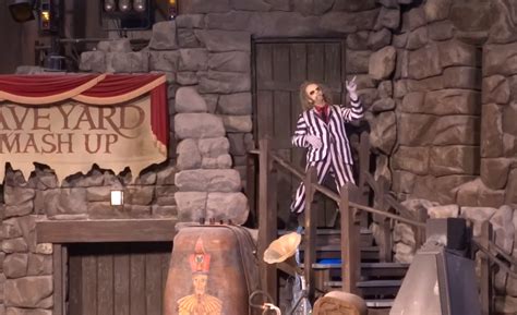 Beetlejuice is a classic, and even if your kids do not know or remember the the talented cast is absolutely amazing. Watch The Final 'Beetlejuice's Graveyard Revue' Live Stage ...