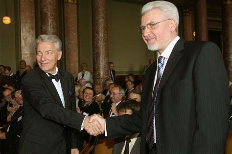Szilveszter, a magyarország barátai alapítvány elnöke, hogy így fejezze ki csalódottságát amiatt: Ők lehetnek Áder János utódai