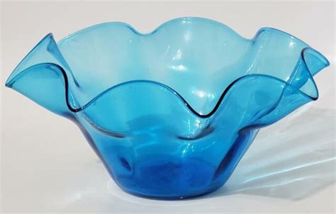 Blenko Art Glass Blue Wavy Centerpiece Bowl 11 1 4 X 5 Ebay