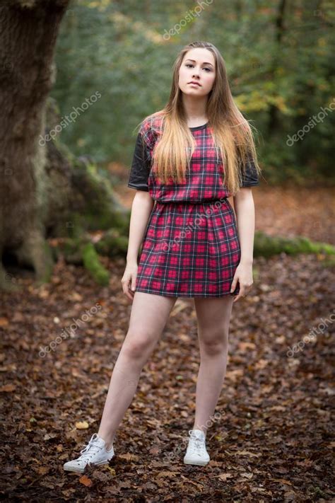 Portrait Of A Beautiful Teenage Girl Standing In A Forest — Stock Photo