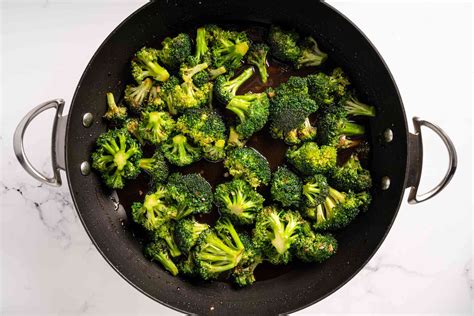 Vegan Broccoli With Garlic Sauce Recipe