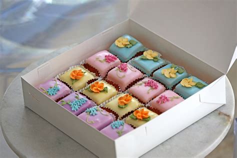 Box Of 16 Assorted Petit Cakes Pickup And Hand Delivery Only — Bon