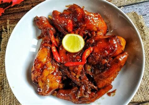 Tutup wajan, lalu masak ayam dengan api kecil sampai dagingnya empuk dan bumbunya meresap. Resep Ayam Coca Cola | RIAU24.COM
