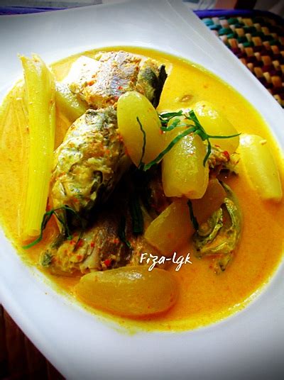 Jom kita buat masak lemak ikan tenggiri atau nama lainnya gulai lemak ikan tenggiri. MASAK LEMAK CILI PADI IKAN CENCARU BAKAR | Fiza's Cooking