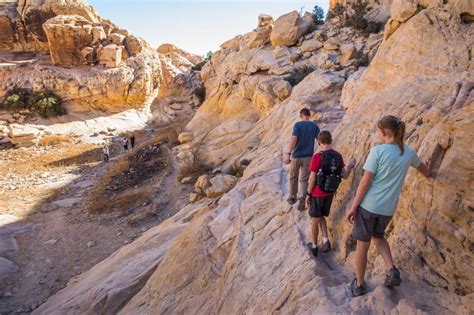 Two Fun Short Hikes To Do At Red Rock Canyon Las Vegas Las Vegas