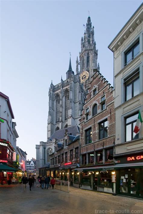 Rue Jan Blomstraat Et La Cathédrale Notre Dame Danvers Belgique
