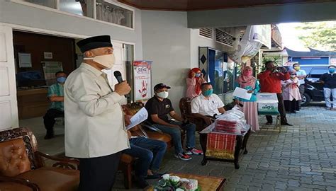 What is the abbreviation for pekerja tidak tetap? Pekerja Hotel di Padang Tetap Produktif meski Dirumahkan