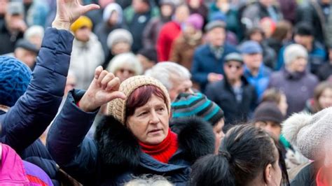 モルドヴァ首都、親ロシア政党主導の反政府デモに数千人参加 「ロシアの一部になりたい」 bbcニュース