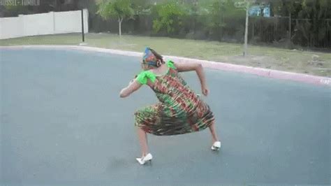 Of The Most Exceptional Dancers To Ever Exist Funny People Pictures Dancing Gif Funny Gif
