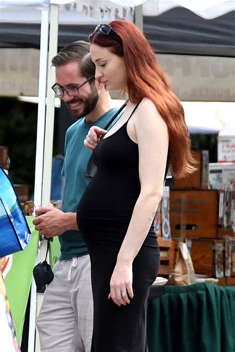 Pregnant Sophie Turners Baby Bump Album Ahead Of 2nd Child Photos