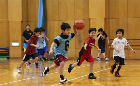 With the addition of a video game console in our home, my brothers and i used to spend as many hours playing sports in front of the tv as we did outside. 小学生：バスケットボール | 大阪YMCA