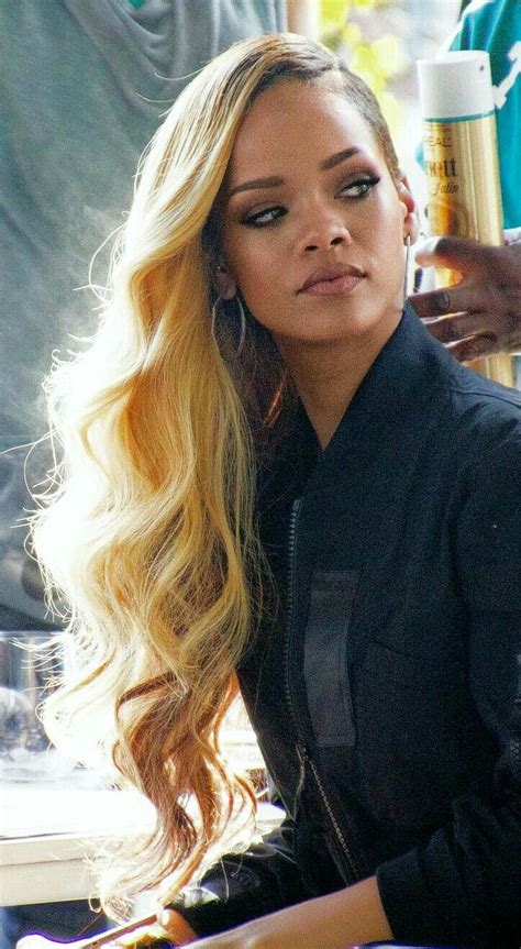 Pin By 🌴island Gurl🌴 On ♁ Ri Ri🥑🍃 Rihanna Hairstyles Rihanna
