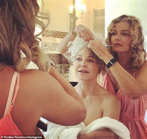 Paulina Porizkova And Lookalike Mother Show Off Their Abs