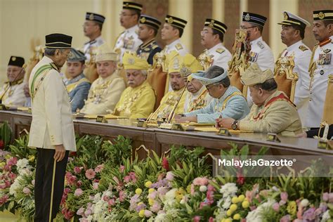 Pertabalan agong ke 16 indonesia rection. Istiadat Sultan Abdullah Lafaz Sumpah Jawatan Yang di ...