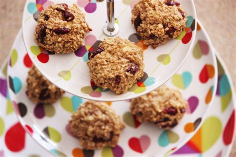 The first oatmeal cookie recipes contained just 1/2 cup of oatmeal. Banana-Oatmeal cookies | Banana oatmeal cookies, Vegan dishes