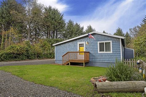 Check out these cabin rentals in washington that are secluded from civilization so you could here's a list of the most eclectic and inviting washington cabin rentals from across the state. Family Cabin Rental in Ocean Shores, Washington