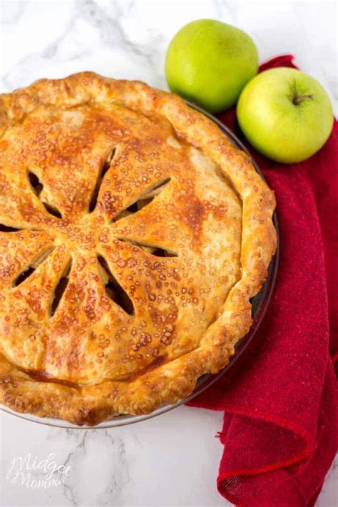 I used 1 granny smith and 1 red delicious for the perfect sweet/sour combo. The Best Homemade Apple Pie Recipe From Scratch • MidgetMomma